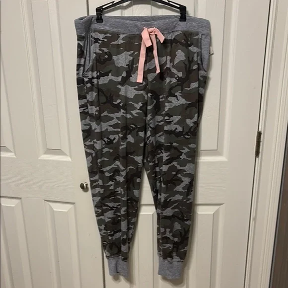 Jenni Intimates Camo Pajama Pants - Picture 1 of 10